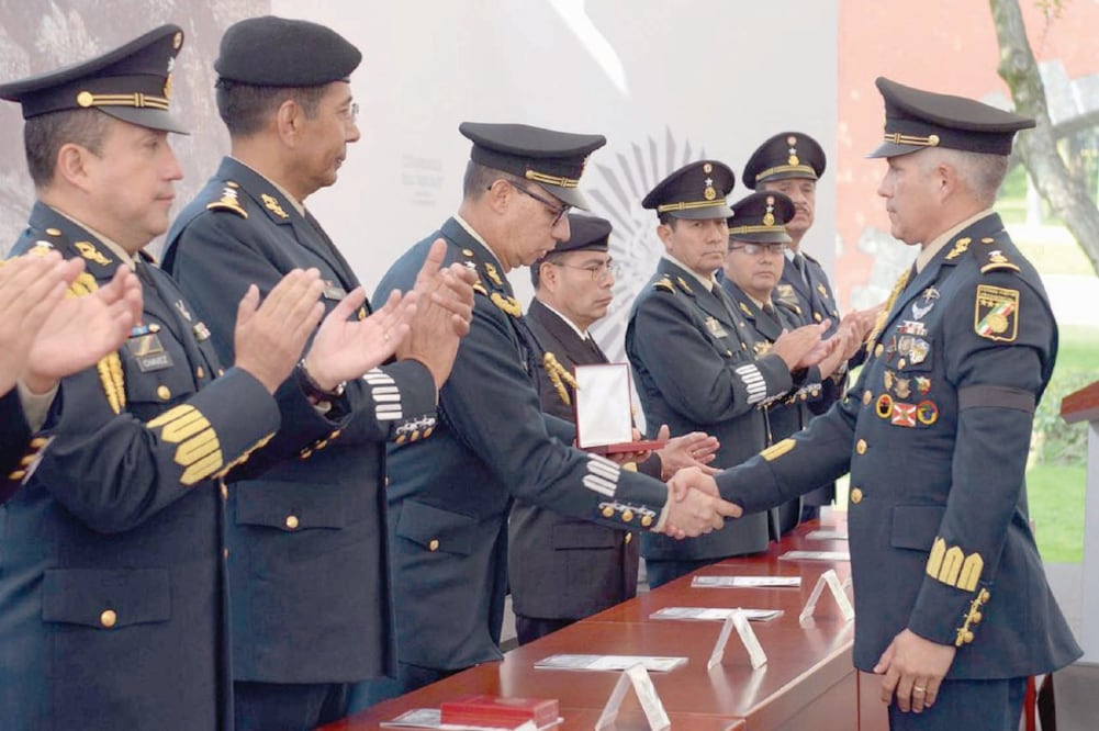 En la Ceremonia Conmemorativa de 171 Aniversario de la Batalla del Molino del Rey, ayer se dio la Distinción de Desempeño del EMP. Foto: CORTESÍA