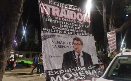 Aparece manta en repudio a Monreal 