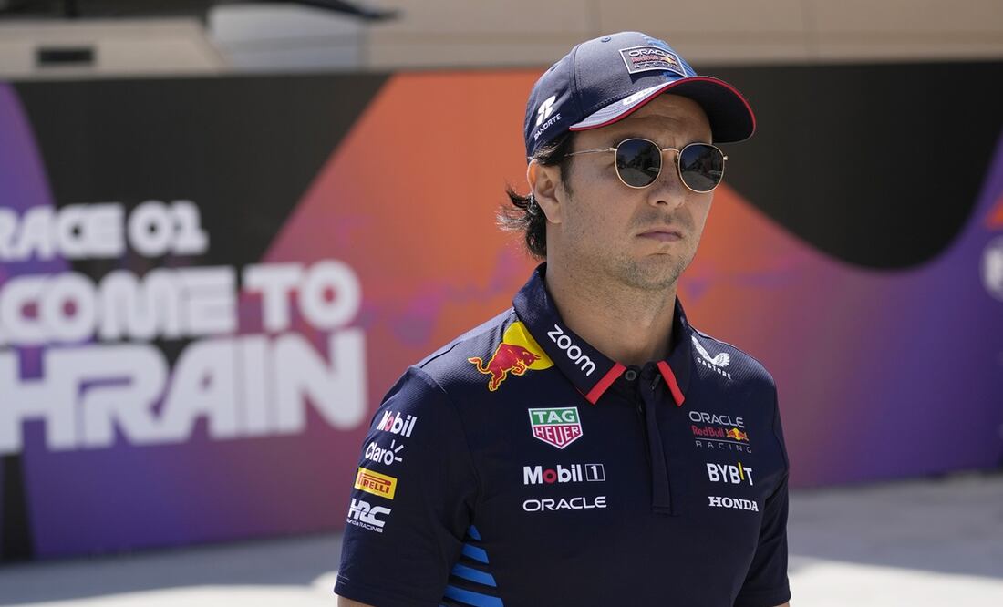 Checo Pérez podría perderse una carrera del 2024 por los puntos de su Superlicencia - Foto: AP