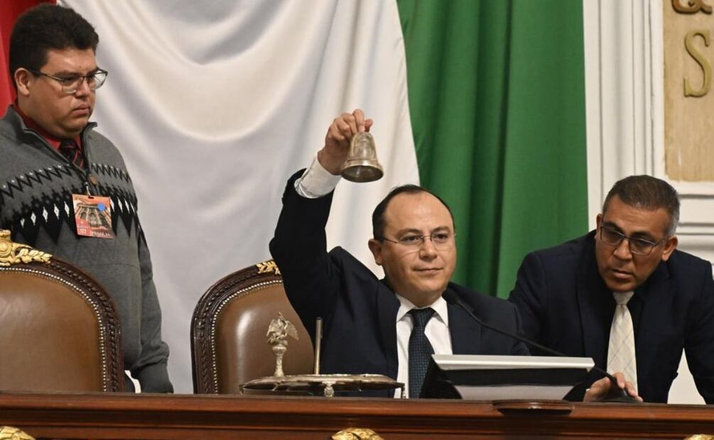Durante la sesión del Congreso hubo insultos y descalificaciones que se lanzaron mutuamente diputados panistas y morenistas. Foto: Especial