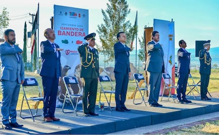 Esteban Villegas encabeza desfile militar de la Independencia de México en Durango