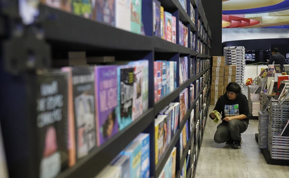 Guadalajara, Jalisco 24/11/2023 Aspectos del montaje de la feria internacional del libro de Guadalajara que se inaugurará el día de mañana. Foto: Fernanda Rojas/EL UNIVERSAL.