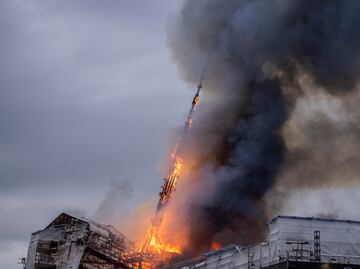 "¡Es nuestro Notre Dame!", ¿cuál era la leyenda de la aguja que se derrumbó en la antigua Bolsa de Valores de Copenhague?