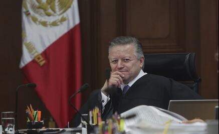 Physical distancing between Arturo Zaldívar and the President