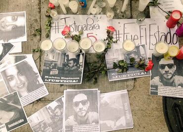 Colocan velas y flores frente a edificio de la Narvarte