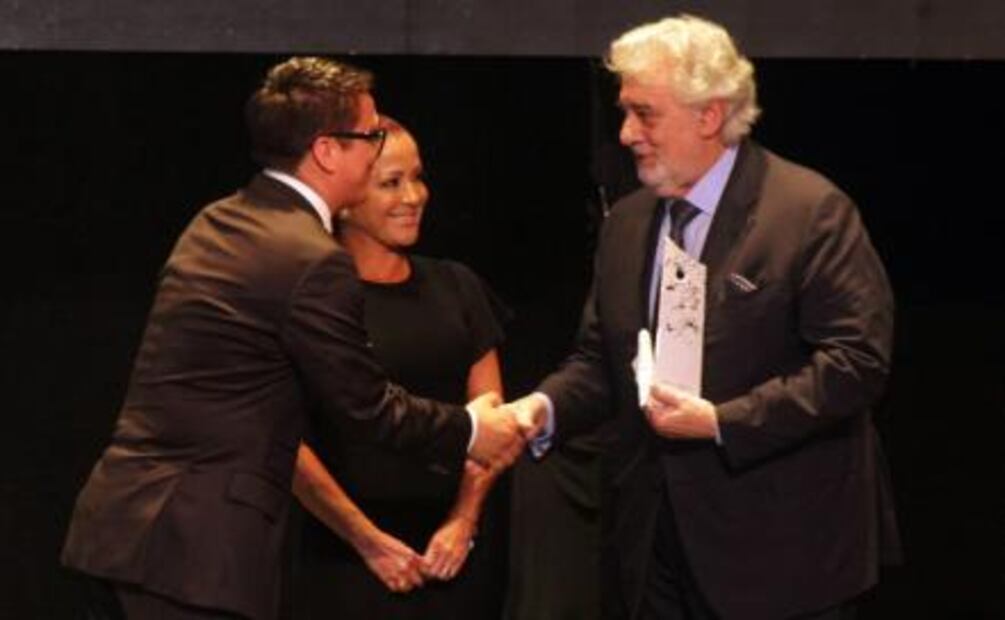 Otorgan premio "Los Sexenios" al Lic. Juan Francisco Ealy Ortiz