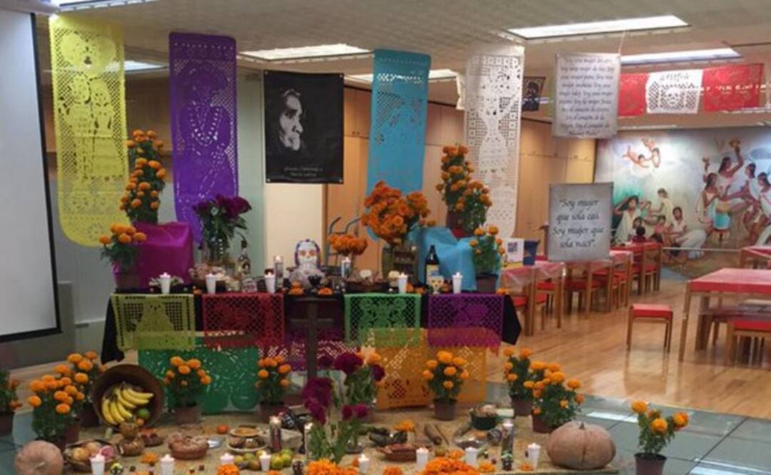 Además, los diversos museos presentan sus altares del Día de los Fieles Difuntos. En la imagen, el del Museo de Antropología. FOTO: Twitter @mna_inah.