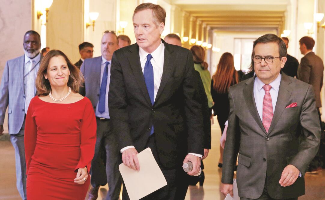 Chrystia Freeland, ministra de Relaciones Exteriores de Canadá; Robert Lighthizer, representante de Comercio Exterior de EU, e Ildefonso Guajardo, secretario de Economía de México, previo a la conferencia que dieron sobre la cuarta ronda. FOTO: REUTERS