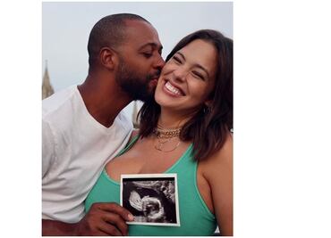 La modelo Ashley Graham anuncia el nacimiento de su hijo