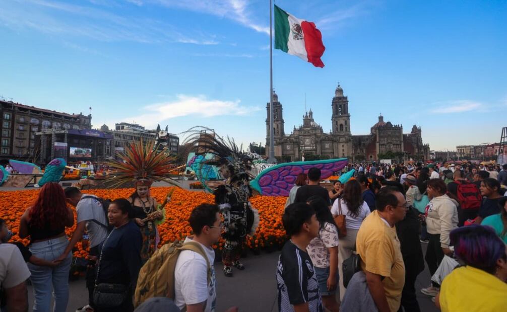 Se abre al público la Ofrenda Monumental Zócalo Capitalino.
Foto: Luis Camacho | El Universal