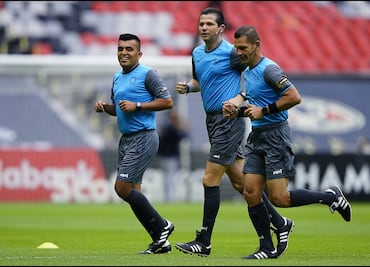 No es la primera vez que el árbitro Bejarano deja "pegarle" a futbolistas del América