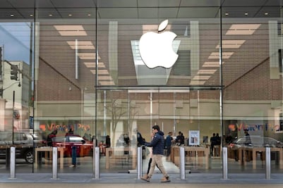 Acciones de Apple se disparan 7% y cierran en máximo histórico