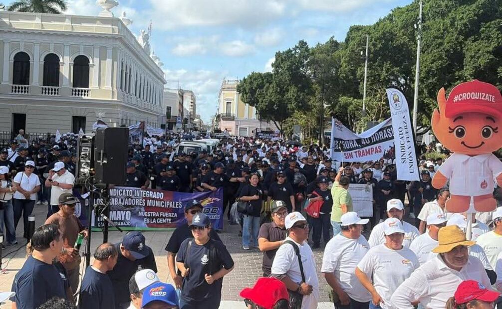 Dos contingentes marcaron el inicio de la jornada: telefonistas, y la Confederación Revolucionaria de Obreros y Campesinos. | Foto: Especial.