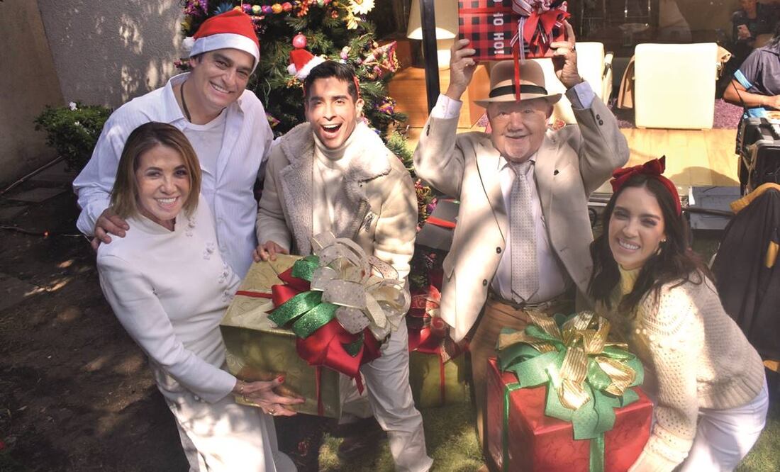 Genoveva Martínez, Omar Fierro, Pepe Valdiviezo, Sergio Corona y Nuria Gil estuvieron presentes en el convivio de fin de año.