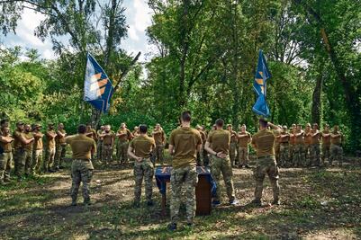 Ucrania busca nuevo enfoque en la guerra; destituye a ministro