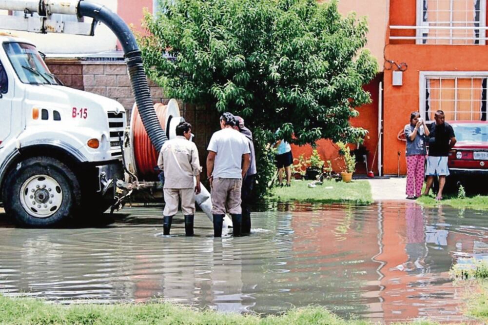 El ayuntamiento realiza limpieza de las redes hidráulicas y desazolve en presas para evitar que el agua se acumule (ARCHIVO EL UNIVERSAL)
