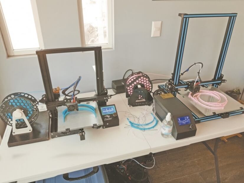 Cooperan y equipan a personal médico