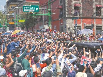 Despiden como rey al Príncipe José José