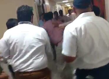 Graban agresión a golpes en IMSS de Veracruz