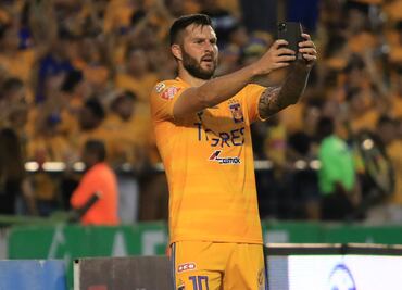 Tigres aplasta a Santos en el Volcán