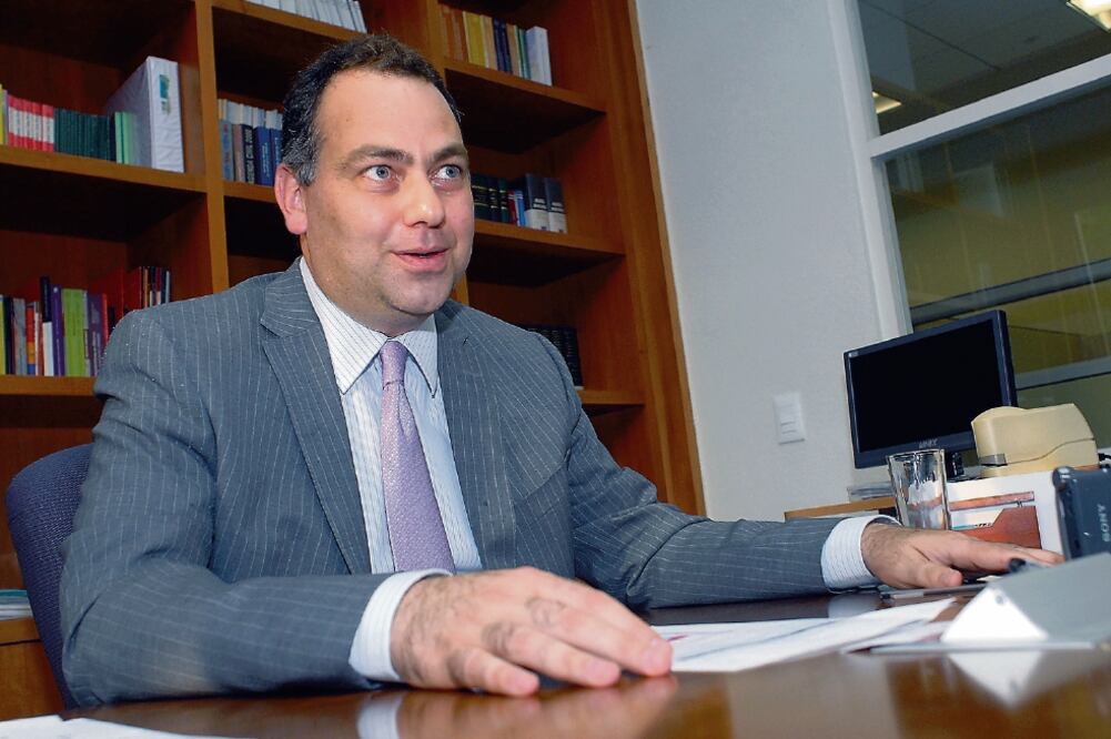 Aumentan recursos. Jaime Rochín, titular de la CEAV dijo que lo erogado representa un incremento de 39.4% respecto a 2016. (ARCHIVO EL UNIVERSAL)