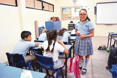 Danna Paola avanza con apoyo de su “sombra”