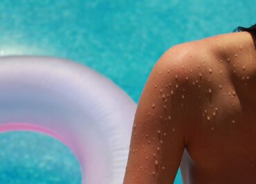 Albercas en Barcelona ya no pueden prohibir topless a mujeres