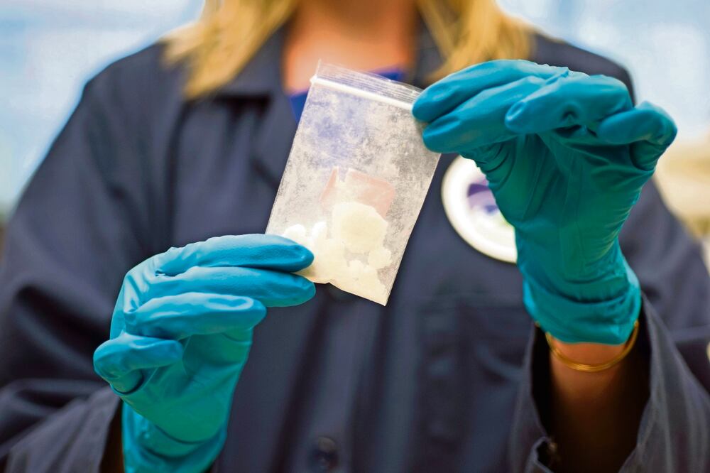 Una bolsa de fentanilo incautada por la Administración de Control de Drogas (DEA) estadounidense. Foto: Archivo | AP