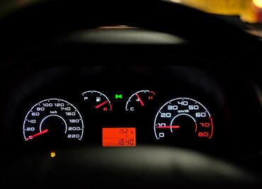 Localizan a 3 personas y dos perros muertos por intoxicación dentro de un automóvil en Sonora