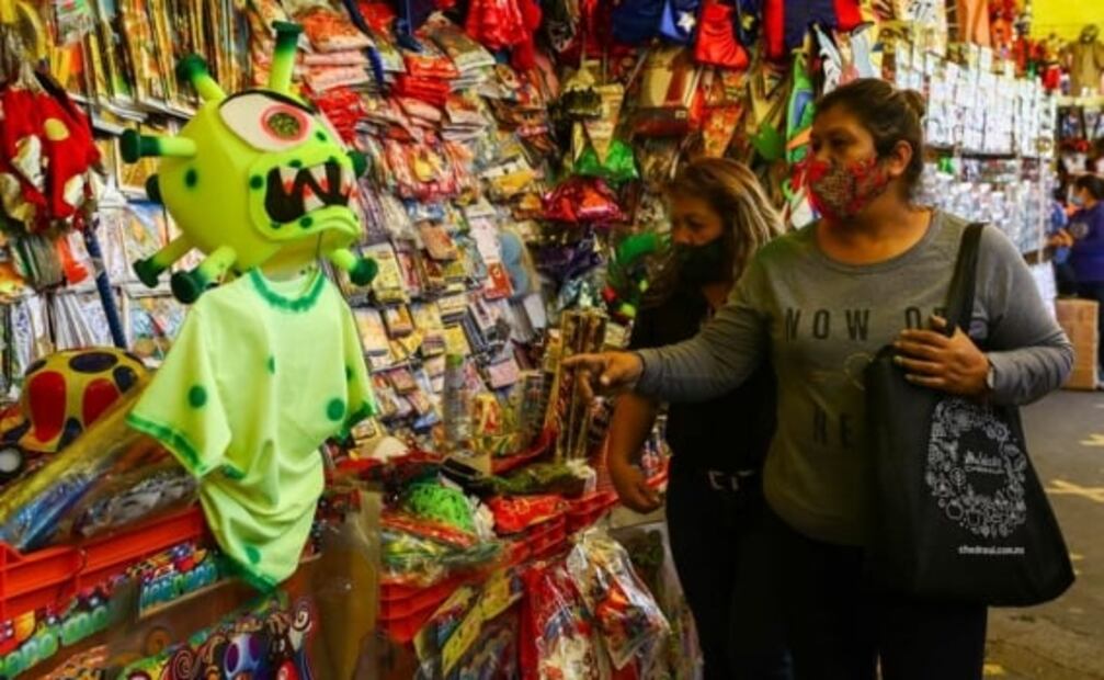 Disfraz de Covid-19 infecta pasillos del Mercado de Sonora