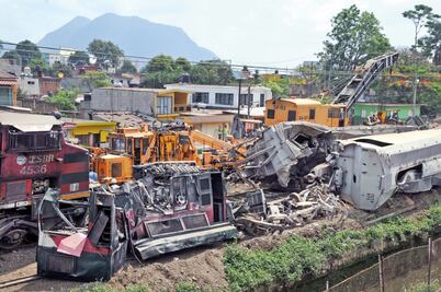 Inicia desalojo de 150 trenes varados tras accidente en Veracruz