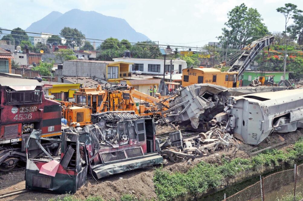 Con el inicio del desalojo de trenes se reabrió la ruta ferroviaria Valle de México-Puebla-Veracruz; aún se desconoce el monto de las pérdidas por el accidente. Foto: MIGUEL ÁNGEL CARMONA. EL UNIVERSAL