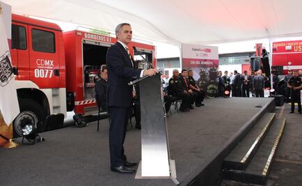 Destaca Mancera labor de bomberos capitalinos