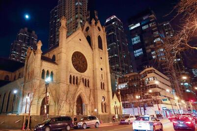 Fiscalía de Illinois revela casos de abuso de 700 curas