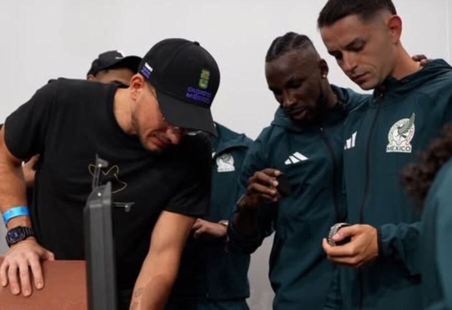 Selección Mexicana con el influencer Steve Will Do It en las instalaciones del CAR - Foto: @stevewilldoit en Instagram