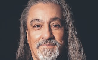 Sr. González lanza novela que tiene  banda sonora