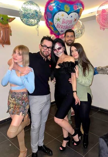 ¿Y ese maquillaje?, cuestionan a Maribel Guardia por disfraz de Halloween