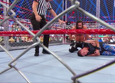 Dominik, hijo de Rey Mysterio, es cruelmente vencido en lucha en jaula