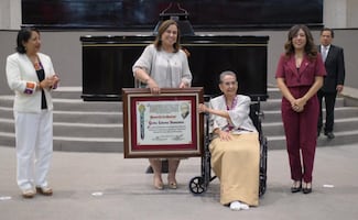 Congreso de Veracruz entrega medalla a la luchadora social, Gloria Sánchez; reconocen su trayectoria política