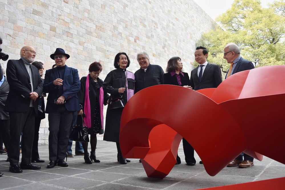 En el Museo Nacional de Antropología se inauguró la exposición "Chac Mool" del artista Sebastián. Acudieron el propio autor, Sebastián; Diego Prieto Hernández, director general del INAH; Eduardo Matos Moctezuma, profesor emérito; Zhang Run, embajador de China en México; y Antonio Saborit, director del Museo Nacional de Antropología. Foto: Eduardo Castañeda/ EL UNIVERSAL