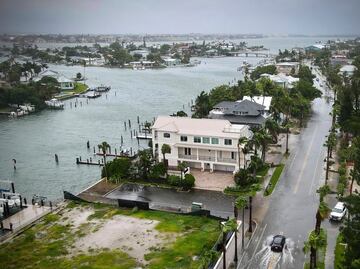 Huracán Helene se fortalece a categoría 2 rumbo a Florida