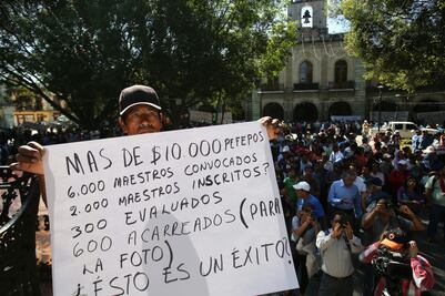 Familiares de maestros detenidos exigen apoyo a Núñez