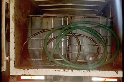 Huachicoleros abandonan pipa con combustible