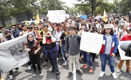 “¡Fuera porros de la UNAM!”, la consigna que dio inicio a la marcha