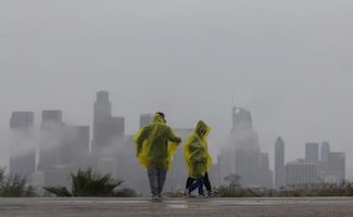 Nuevas tormentas azotan California en Navidad; continúa bajo estado de emergencia