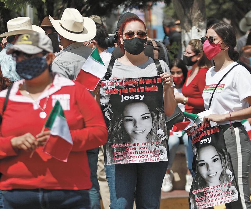 Los manifestantes se reunieron ayer alrededor de las 13:00 horas, en el Reloj Público de Delicias. CHRISTIAN TORRES. EL UNIVERSAL