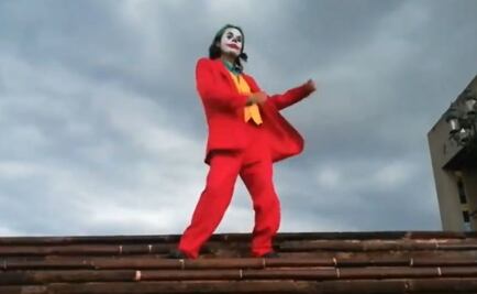 Fan de Joker baila como él en la Macroplaza y se viraliza