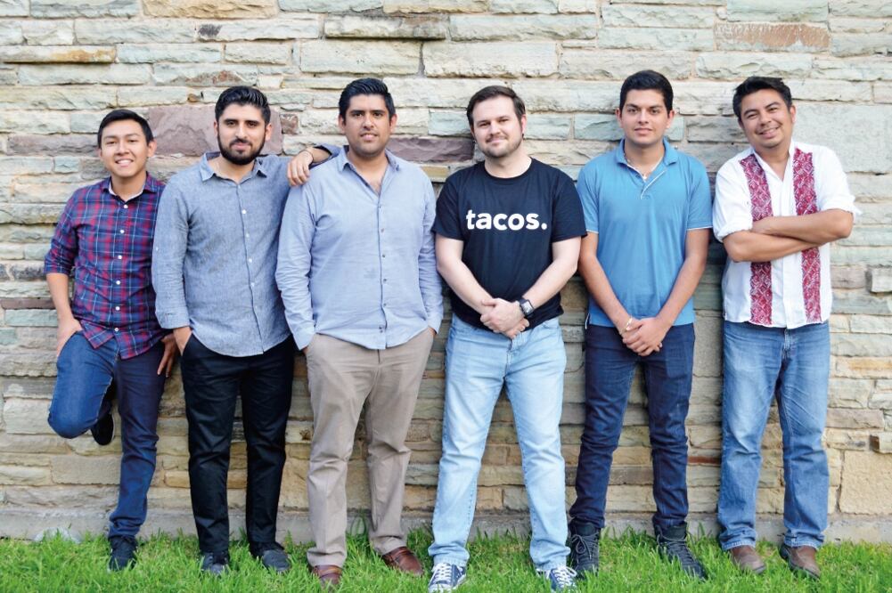 El equipo desarrollador de la plataforma Blooders puso en marcha su proyecto en 2014; actualmente tienen más de 9 mil usuario registrados. (CORTESÍA)