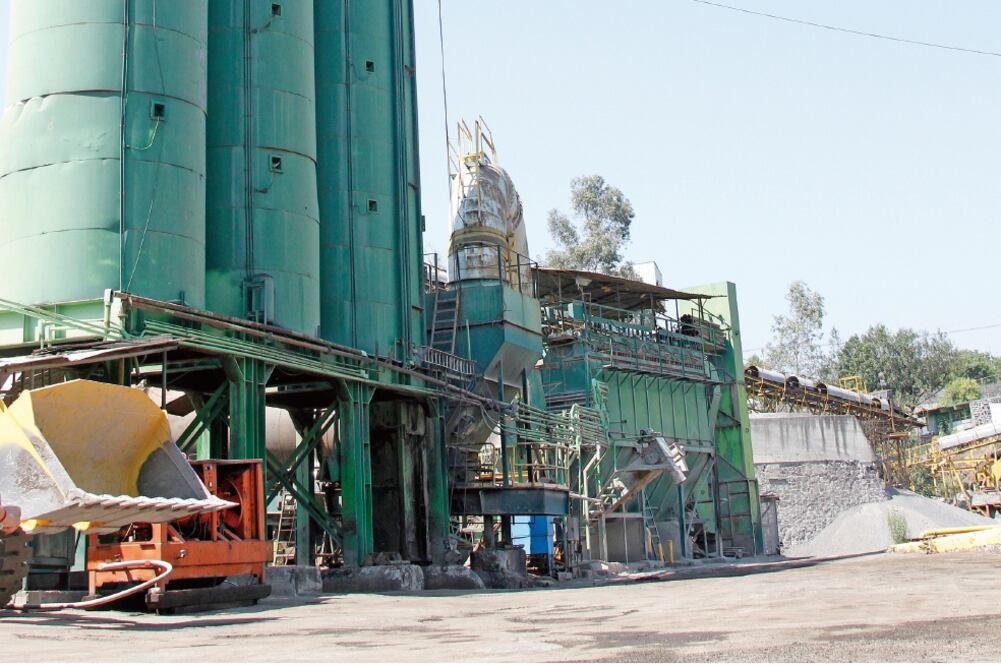 La fábrica, ubicada en avenida del Imán 263, en Coyoacán, generaba más de 20 toneladas de precursor de ozono, es decir, de óxidos de nitrógeno y más de 10 mil toneladas de dióxido de carbono (VERÓNICA RAMÍREZ. OBTURADORMX)