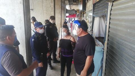 Retiran a 51 locatarios que aún vendían en mercados de Mérida